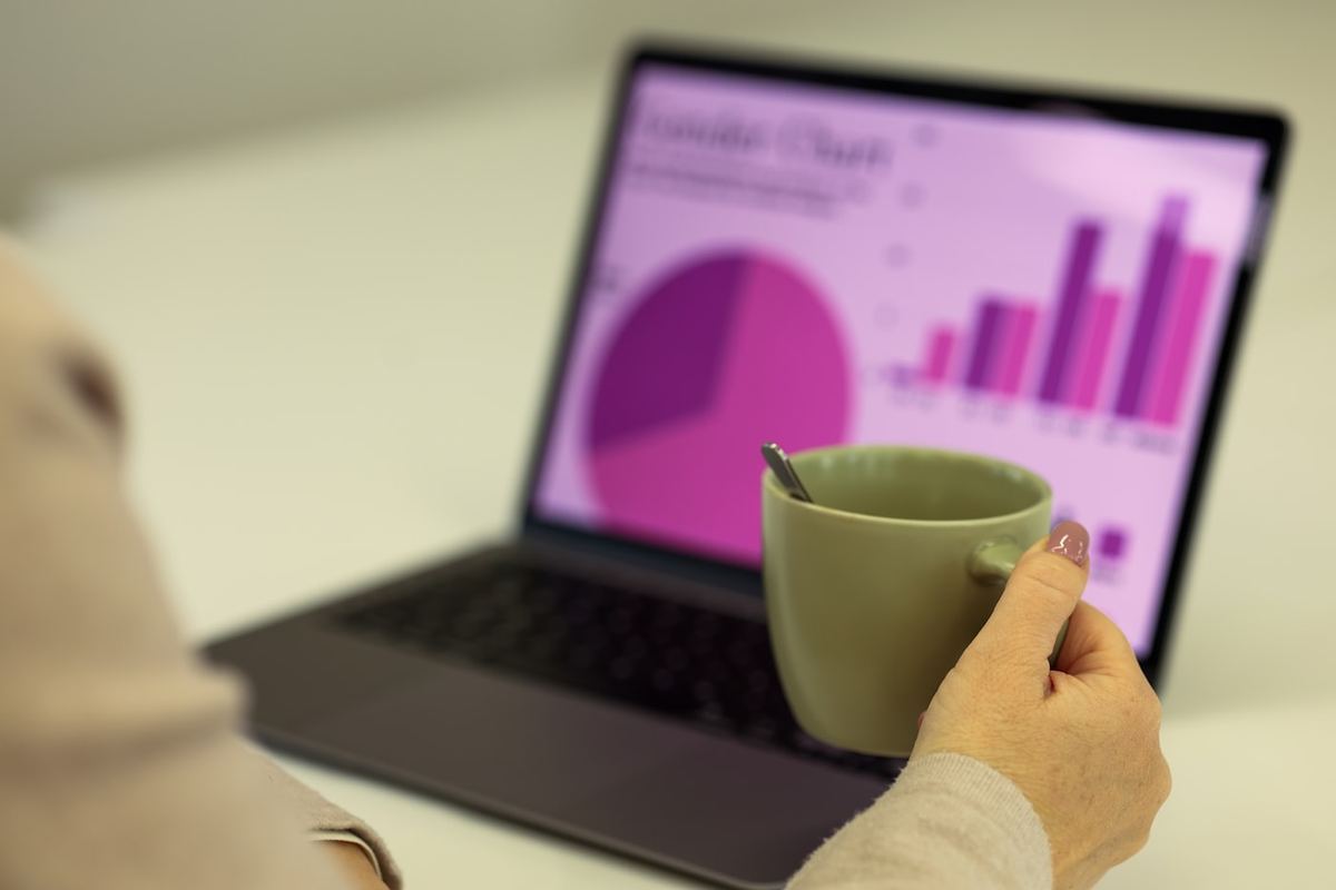 Cijfers en resultaten op een laptopscherm